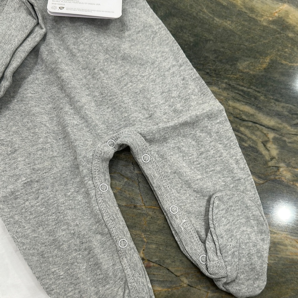 Burt’s Bees Cozy White and Gray Footie 4 piece set - Picture 8 of 8